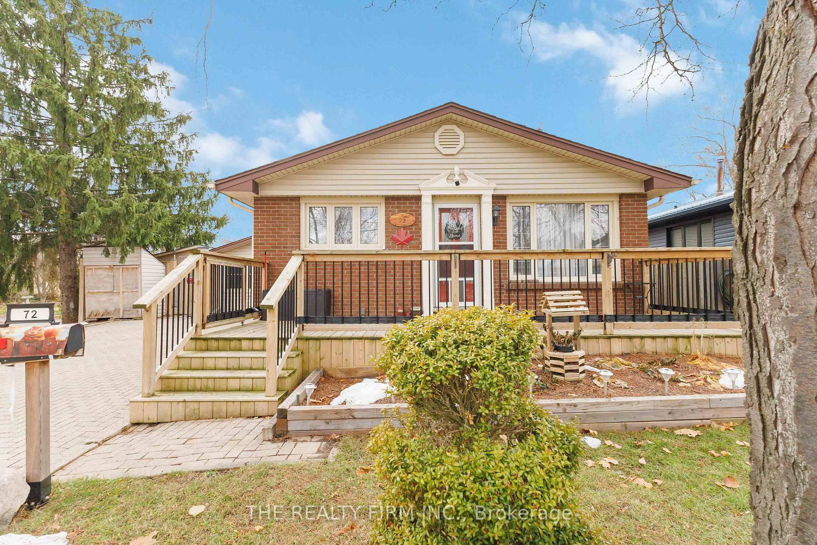 Detached House for sale at 72 Metcalfe Crescent, London South, Ontario, N6E 1H9 - South Y - MLS: X12967546