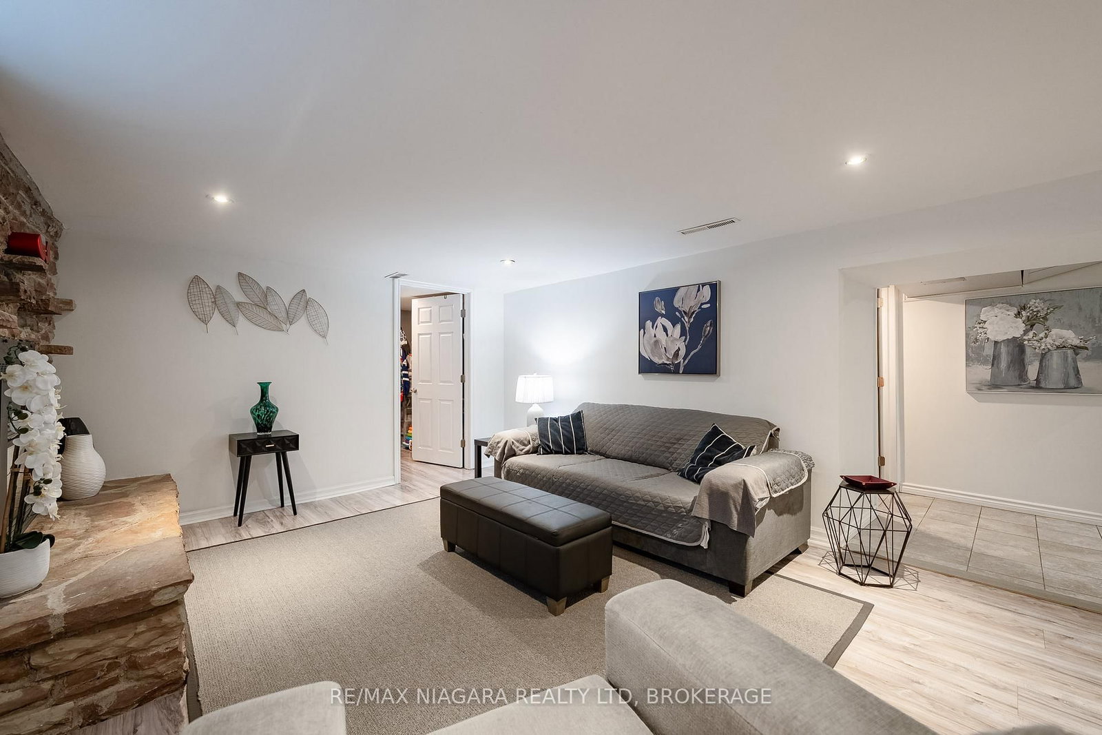 Detached House for sale at 63 Moffatt Street, St. Catharines, Ontario, L2P 2L5 - Oakdale - MLS: X12967596