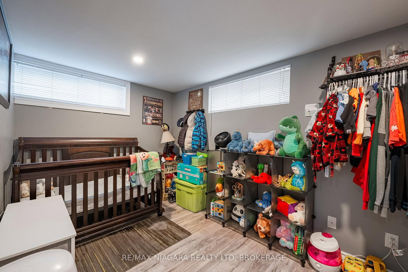 Detached House for sale at 63 Moffatt Street, St. Catharines, Ontario, L2P 2L5 - Oakdale - MLS: X12967596