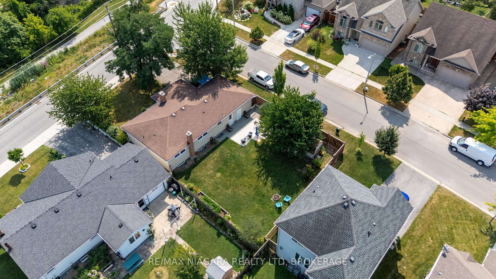 Detached House for sale at 63 Moffatt Street, St. Catharines, Ontario, L2P 2L5 - Oakdale - MLS: X12967596