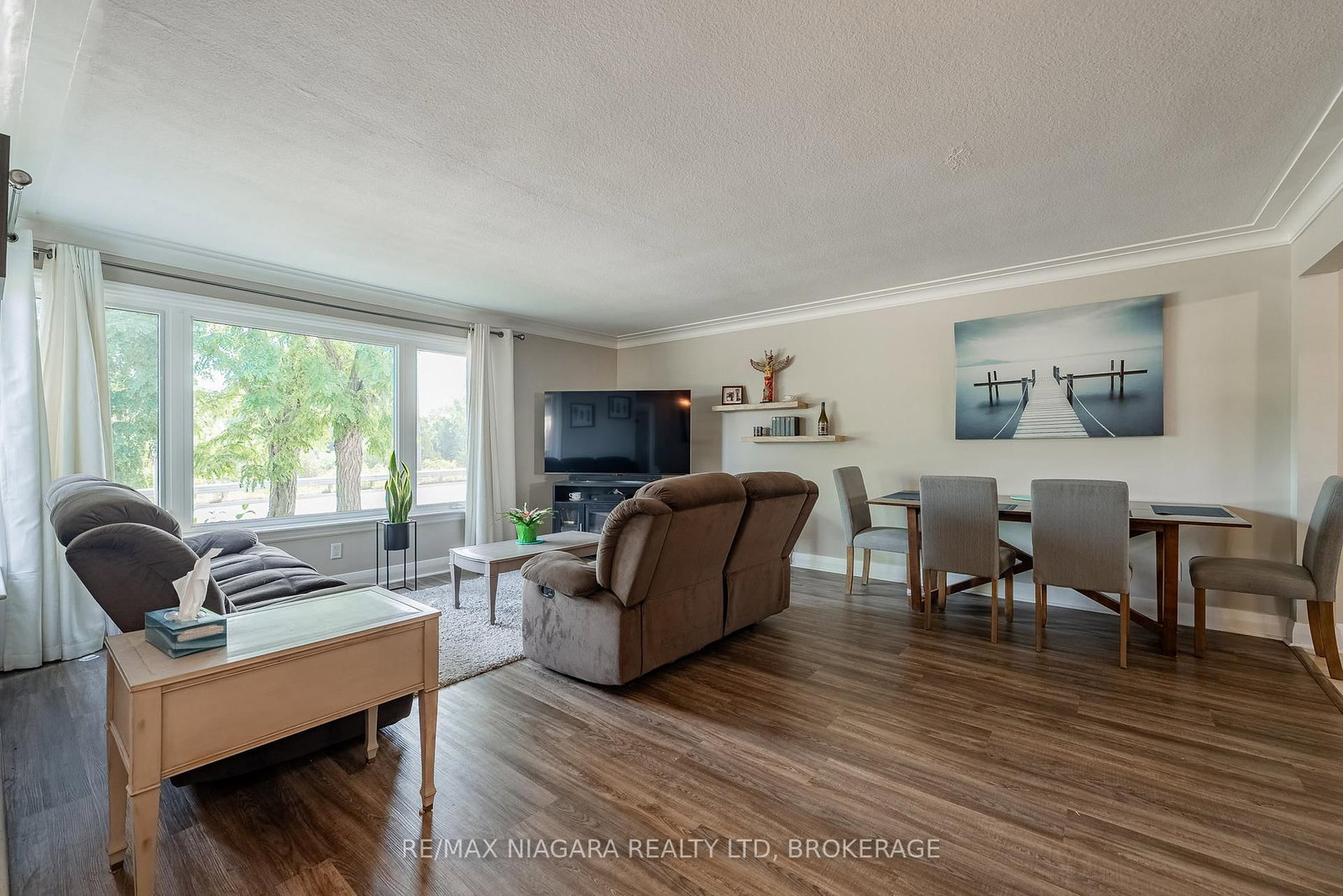 Detached House for sale at 63 Moffatt Street, St. Catharines, Ontario, L2P 2L5 - Oakdale - MLS: X12967596