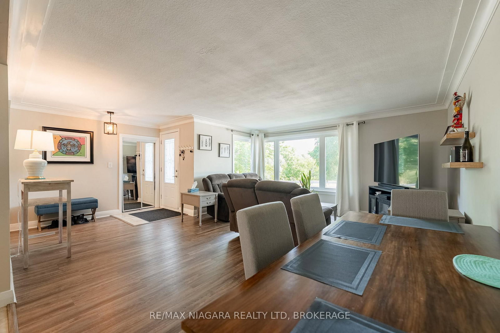 Detached House for sale at 63 Moffatt Street, St. Catharines, Ontario, L2P 2L5 - Oakdale - MLS: X12967596