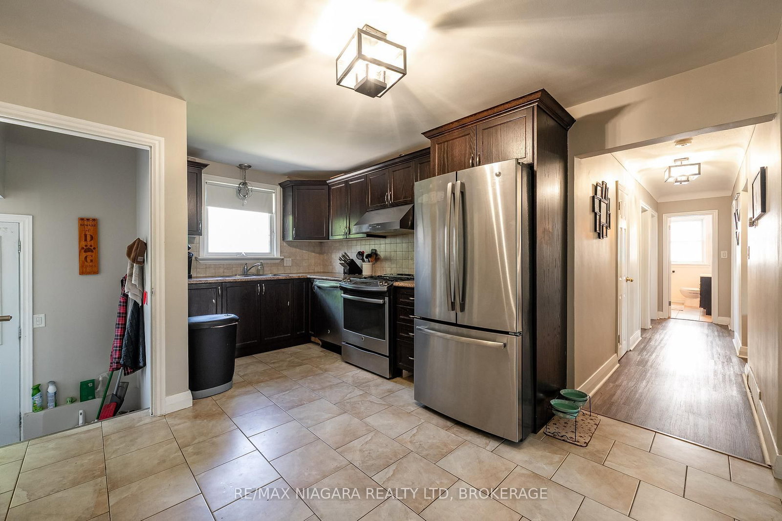 Detached House for sale at 63 Moffatt Street, St. Catharines, Ontario, L2P 2L5 - Oakdale - MLS: X12967596