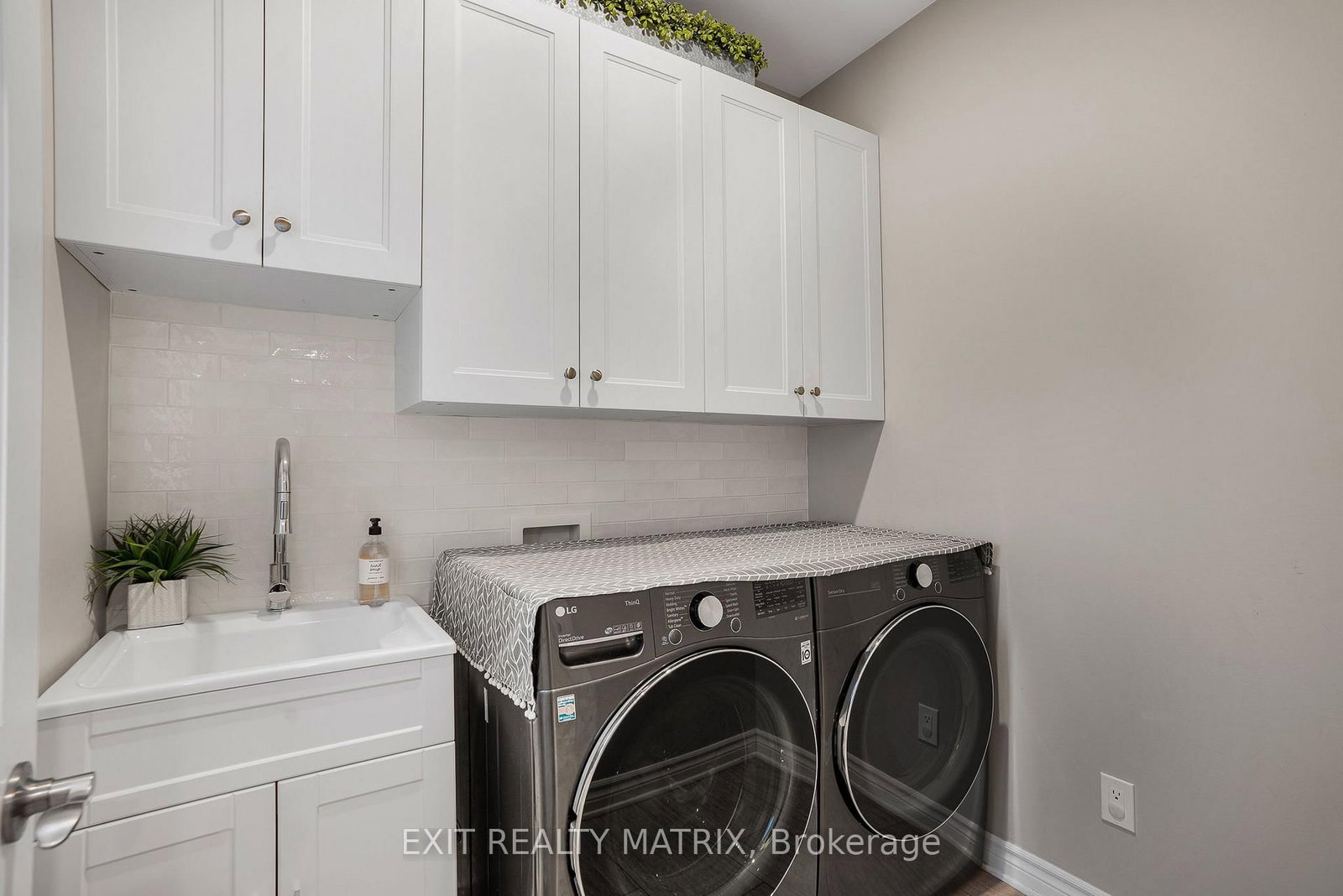 Detached House for sale at 301 Colmar Street, Russell, Ontario, K0A 1W0 - Embrun - MLS: X12967668