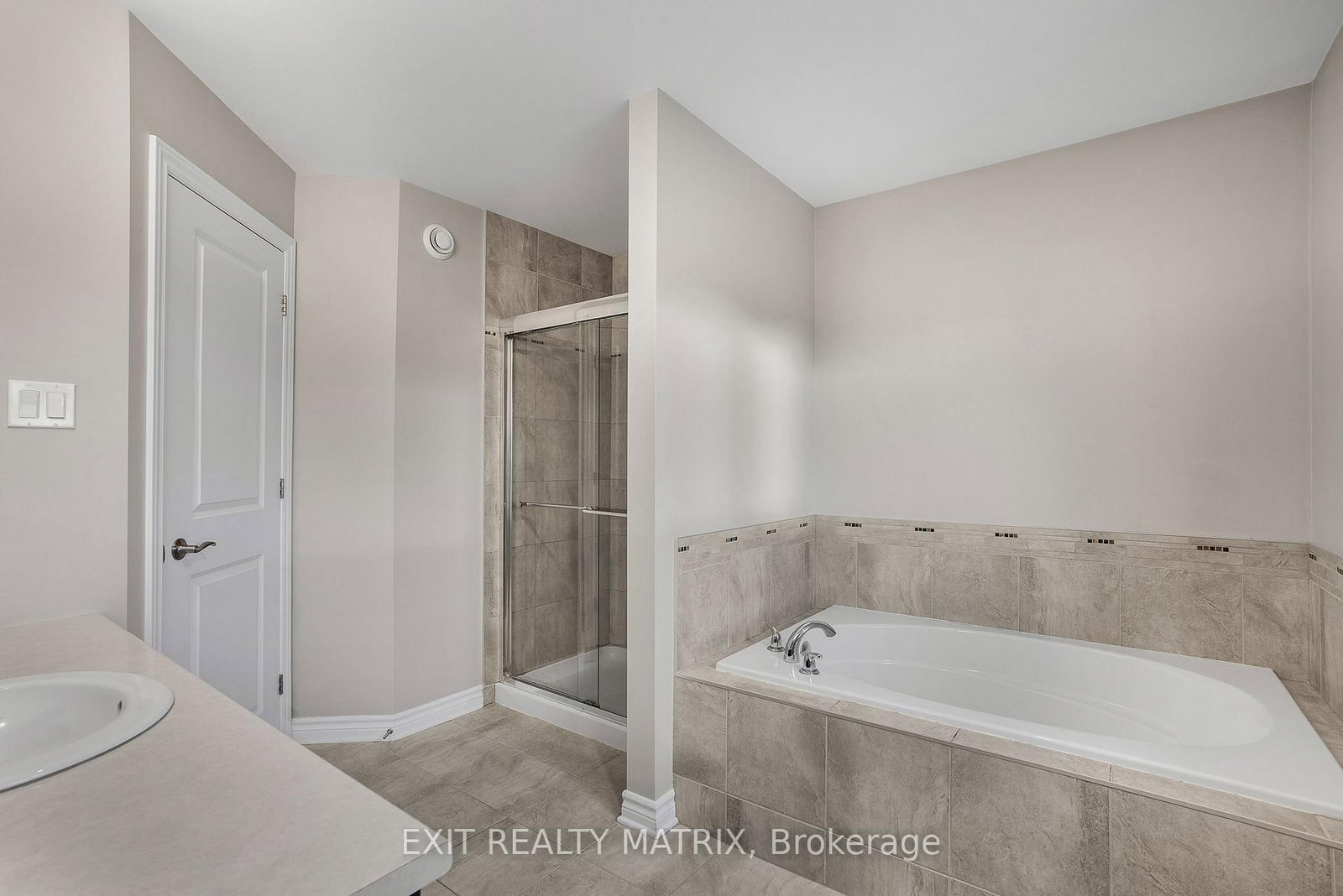 Detached House for sale at 301 Colmar Street, Russell, Ontario, K0A 1W0 - Embrun - MLS: X12967668