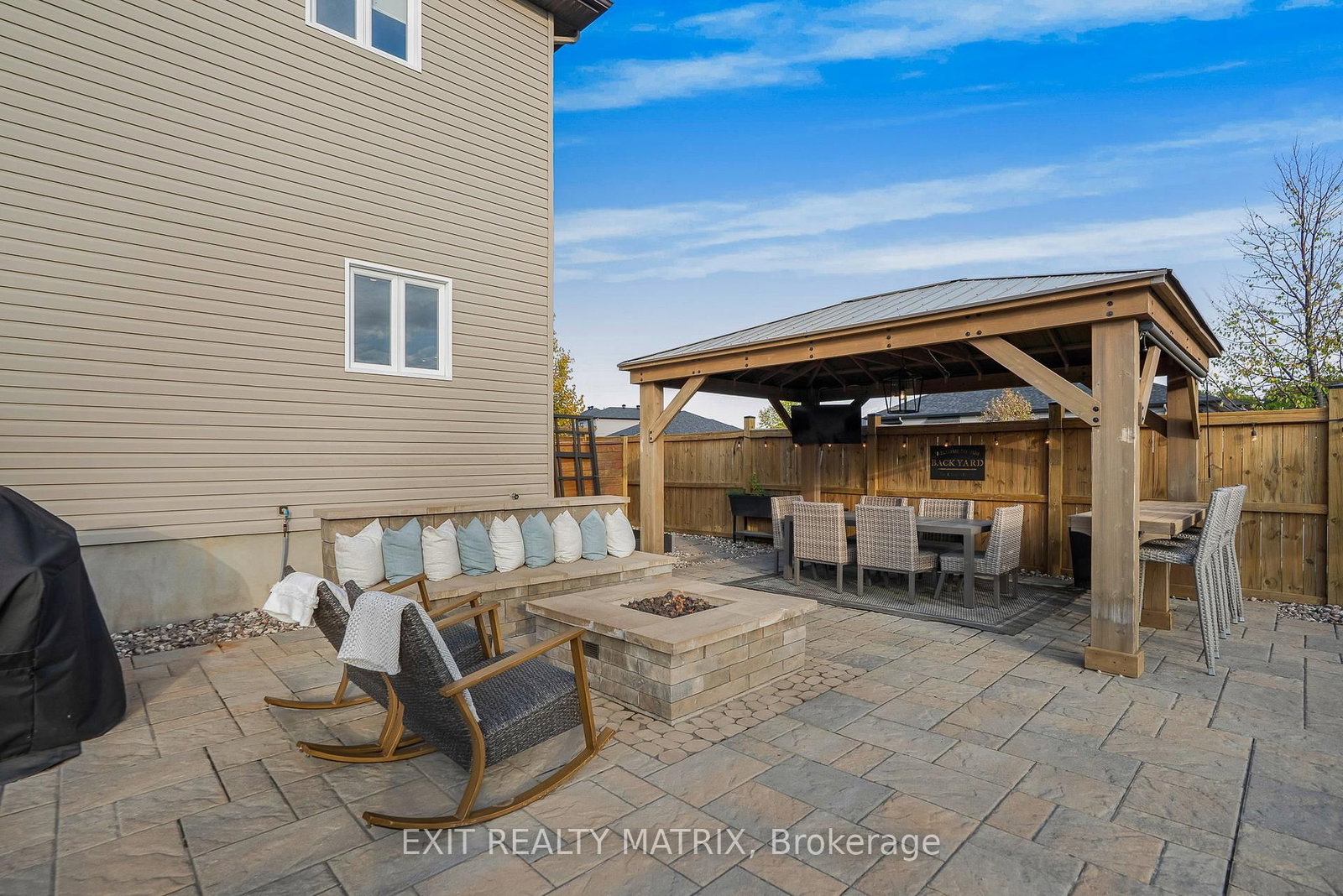 Detached House for sale at 301 Colmar Street, Russell, Ontario, K0A 1W0 - Embrun - MLS: X12967668