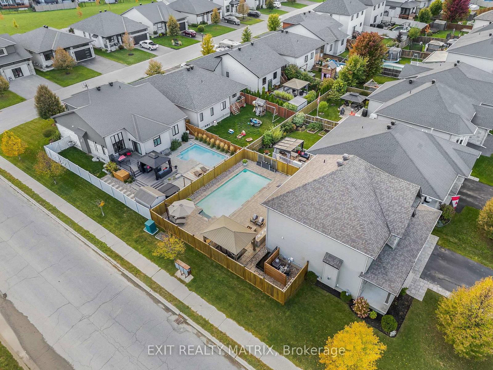 Detached House for sale at 301 Colmar Street, Russell, Ontario, K0A 1W0 - Embrun - MLS: X12967668