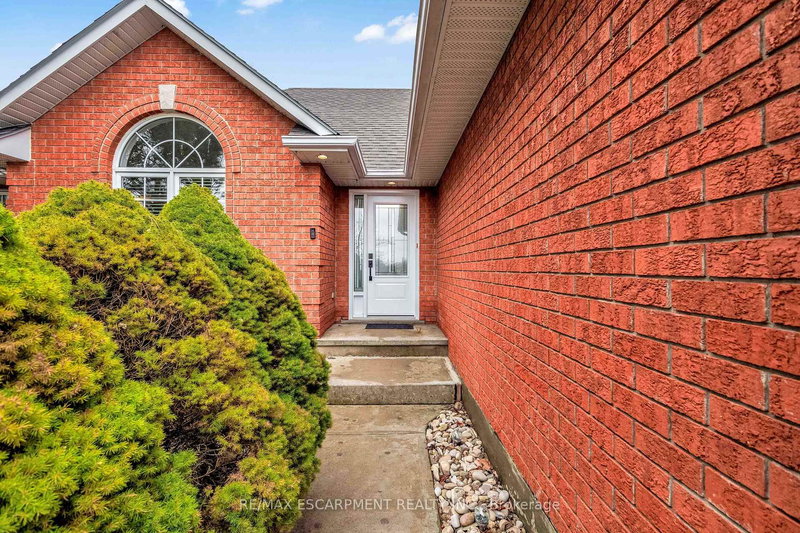 65 Thistlemoor Dr, Haldimand, N3W 2K5 | Image 3