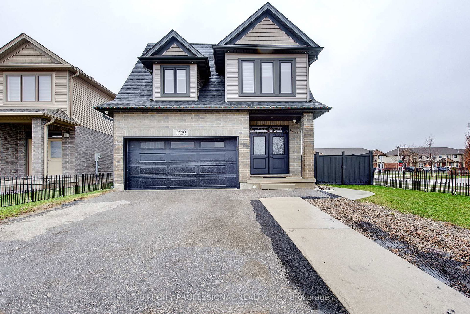 Detached House for sale at 2910 Turner Crescent, London South, Ontario, N6M 0A1 - South U - MLS: X12967712