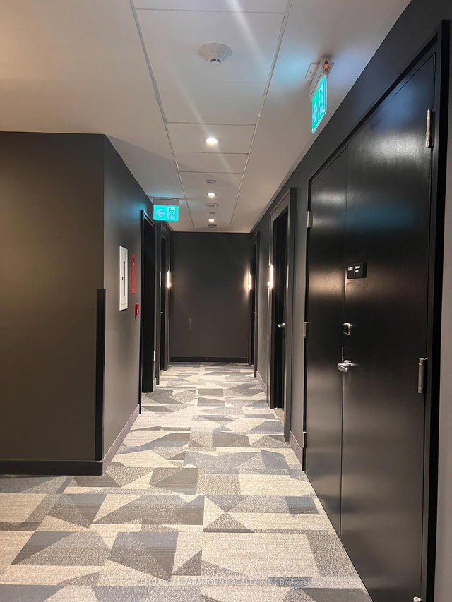 1181 - 5 Wellington Street S