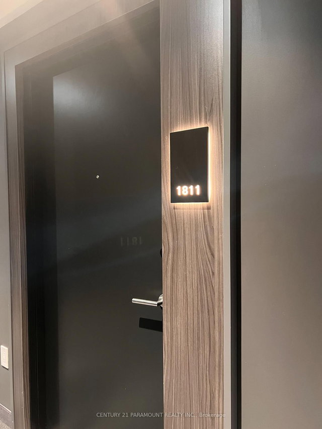 1181 - 5 Wellington Street S