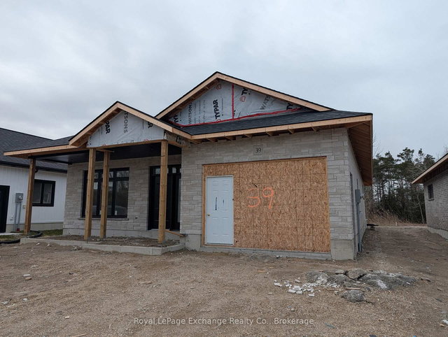 39 Mercedes Crescent