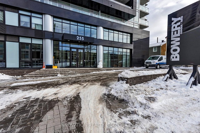 702 - 255 Bay Street