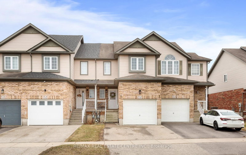 230 Sophia Cres, Kitchener, N2R 1X8 | Image 2