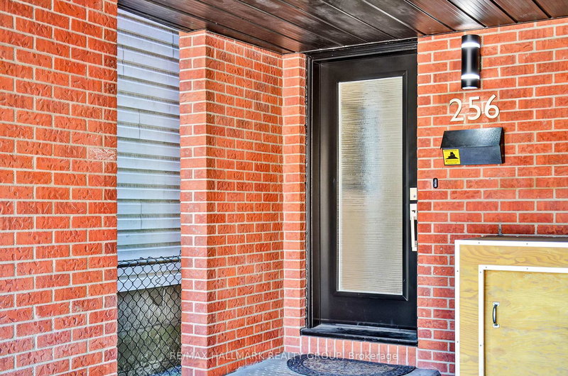 256 BRUYERE St, Ottawa, K1N 5E6 | Image 2