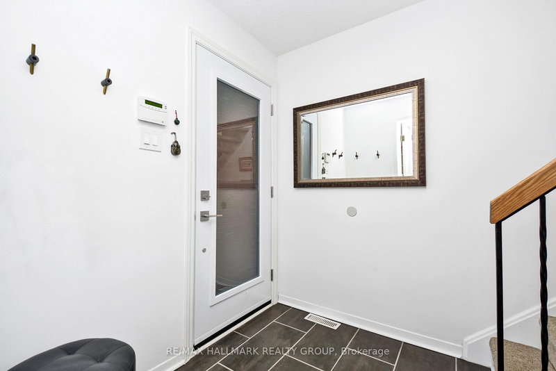 256 BRUYERE St, Ottawa, K1N 5E6 | Image 3