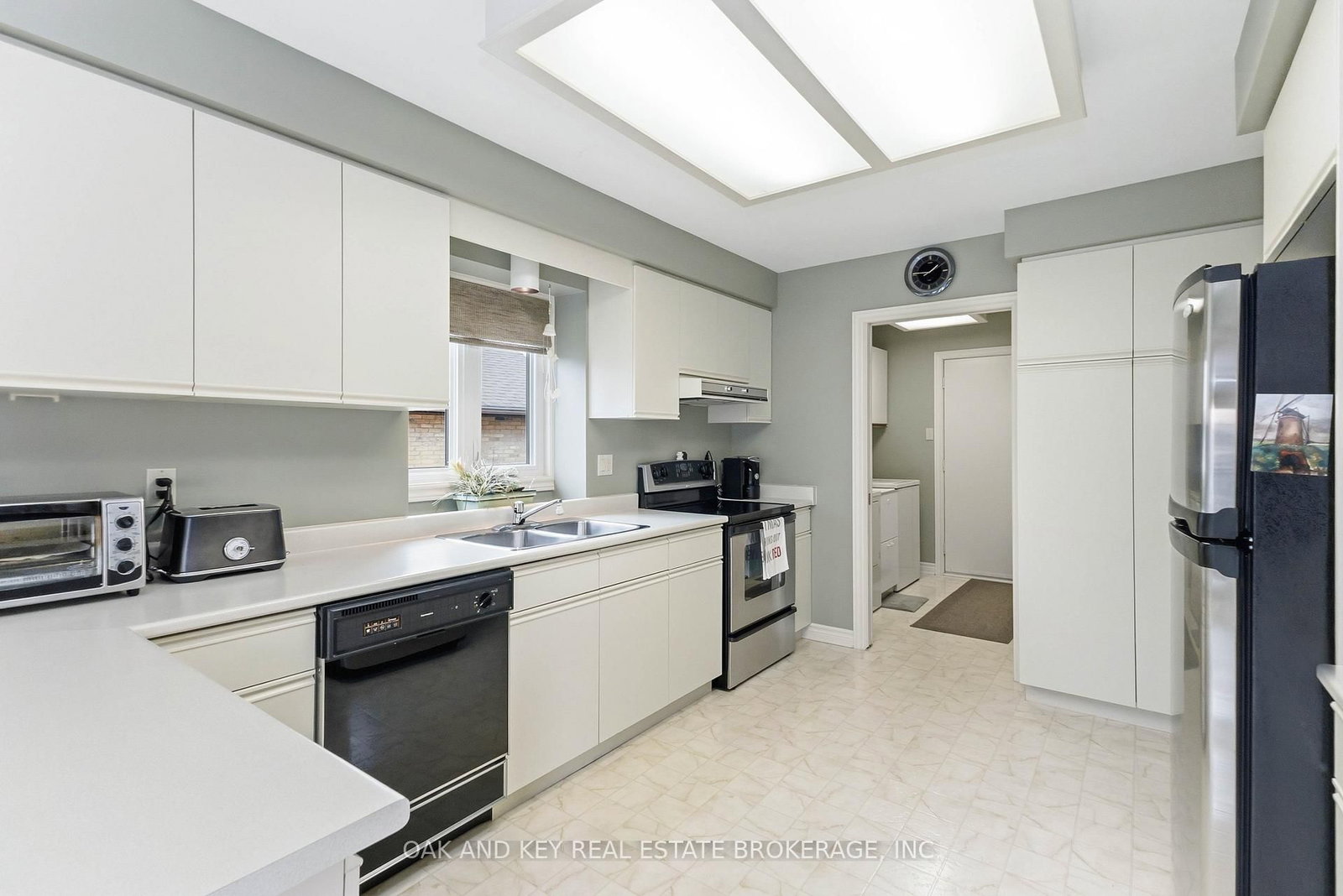 Detached House for sale at 31 Green Hedge Lane, London North, Ontario, N6H 4Z3 - North O - MLS: X12968658