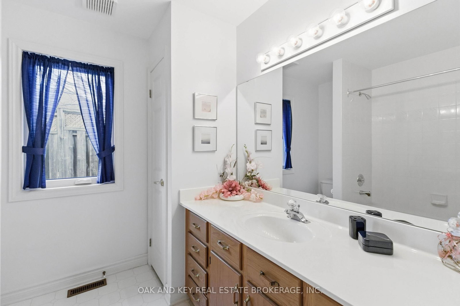 Detached House for sale at 31 Green Hedge Lane, London North, Ontario, N6H 4Z3 - North O - MLS: X12968658