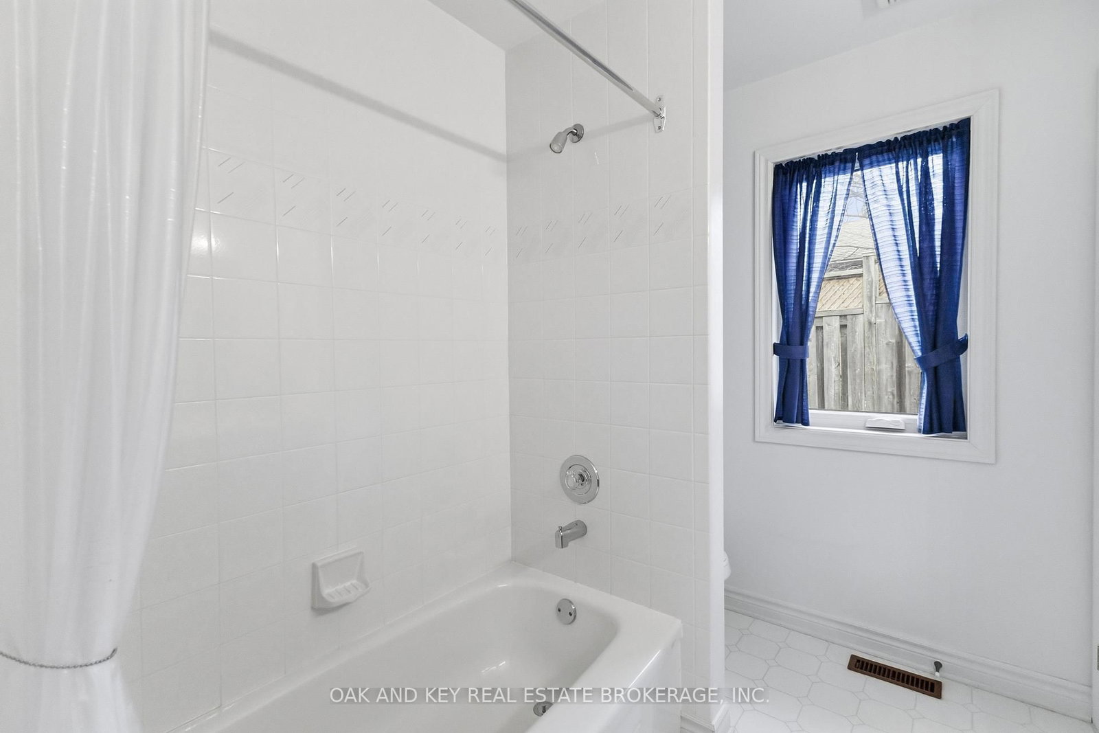 Detached House for sale at 31 Green Hedge Lane, London North, Ontario, N6H 4Z3 - North O - MLS: X12968658