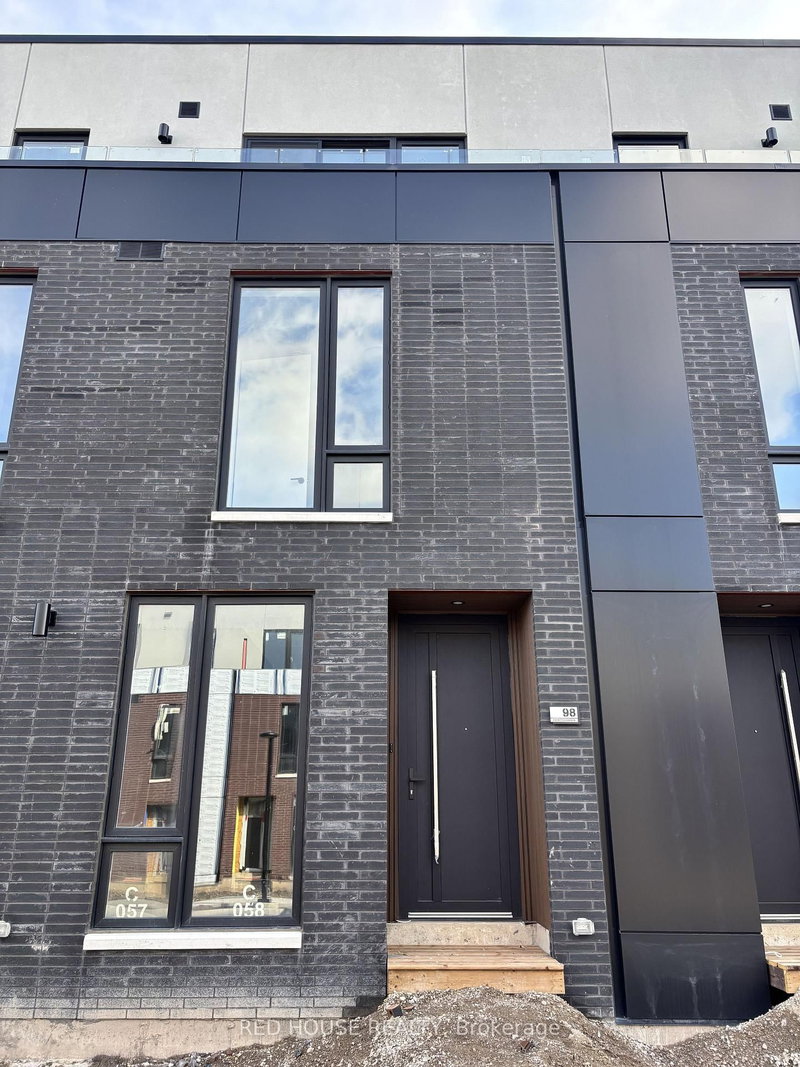 home for lease on 98 Everett Common