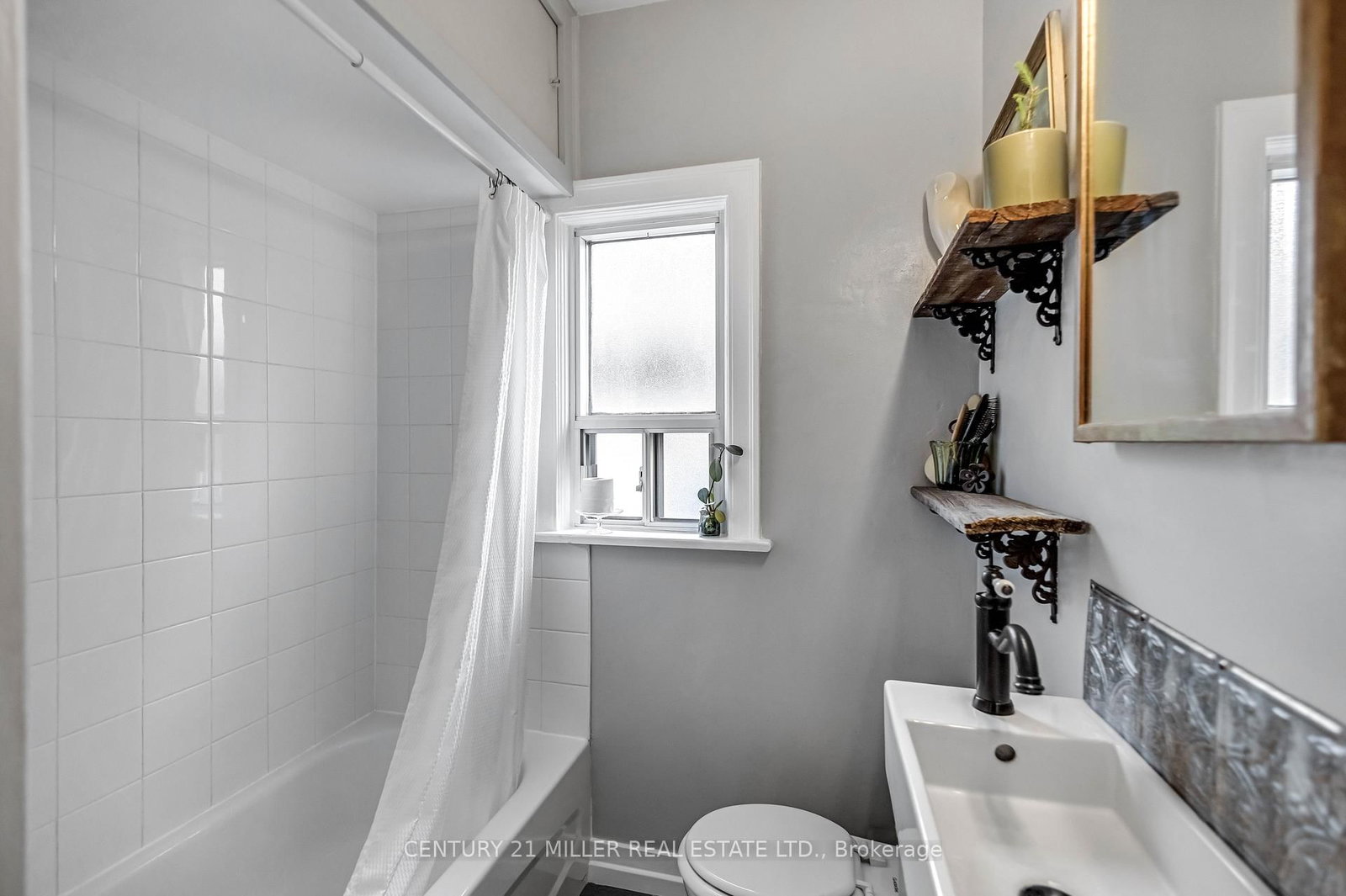 Detached House for sale at 135 Macaulay Street, Hamilton, Ontario, L8L 3X5 - North End - MLS: X12968868