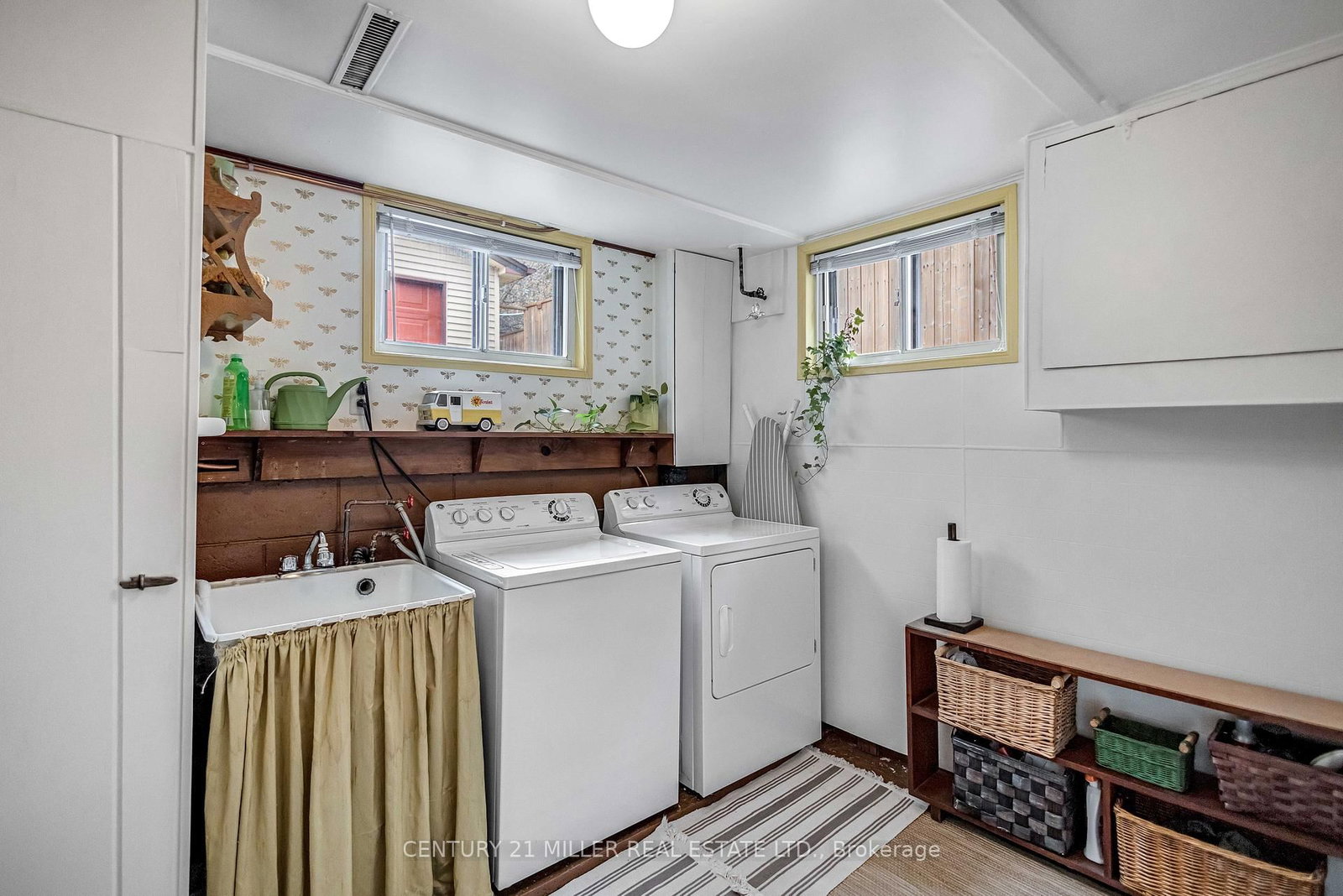 Detached House for sale at 135 Macaulay Street, Hamilton, Ontario, L8L 3X5 - North End - MLS: X12968868