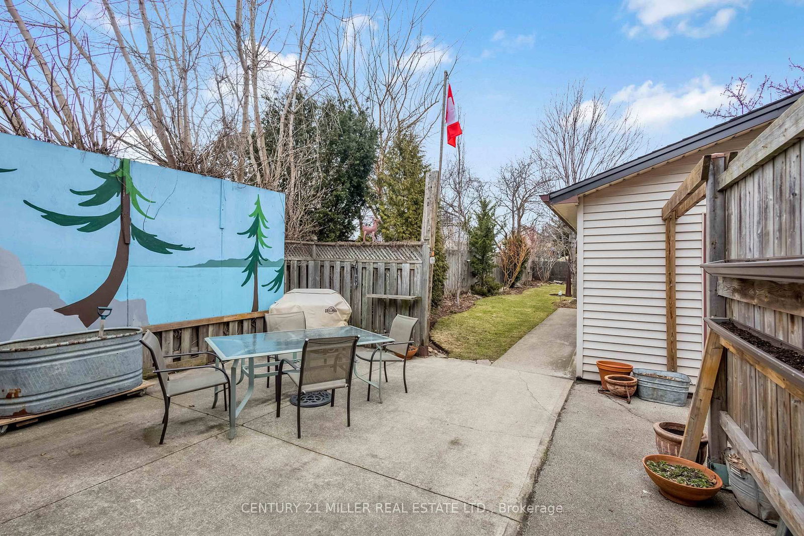 Detached House for sale at 135 Macaulay Street, Hamilton, Ontario, L8L 3X5 - North End - MLS: X12968868