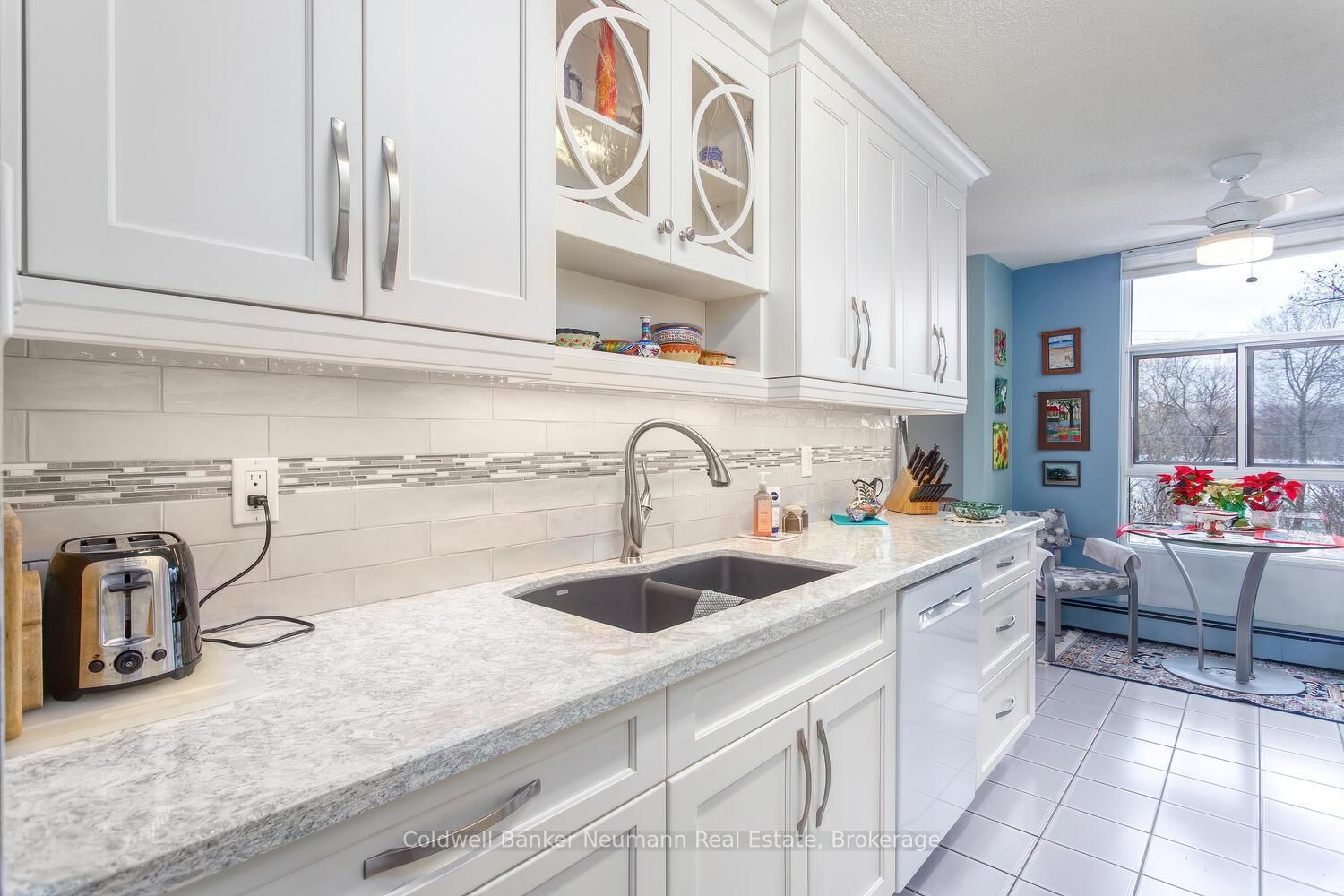 23 Woodlawn Road E, Unit 205 - Photo 16