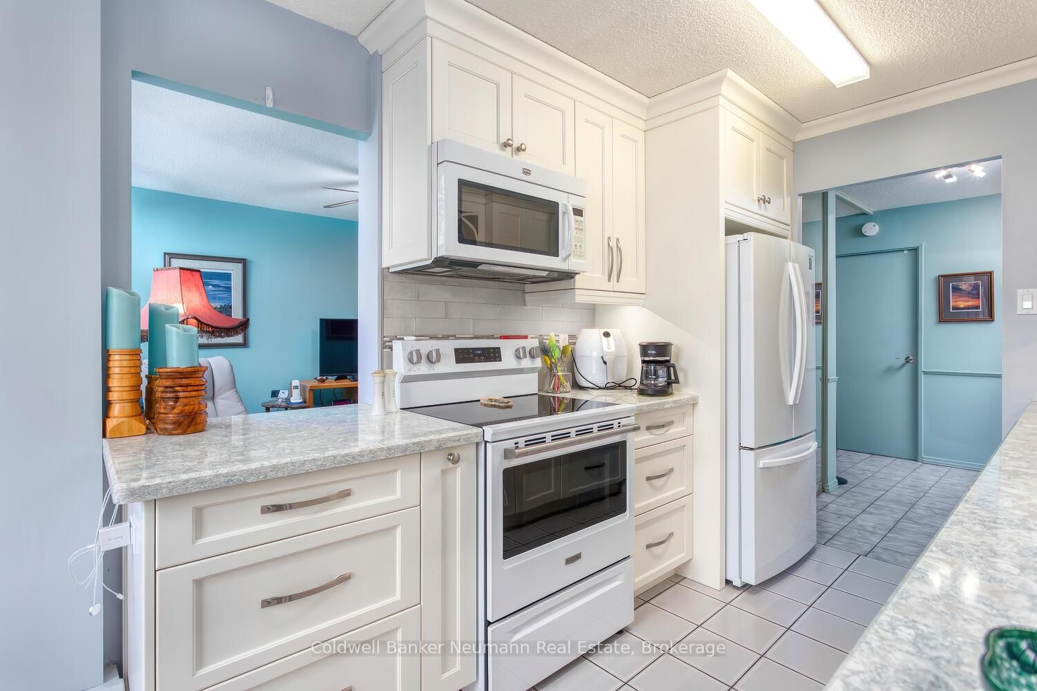 23 Woodlawn Road E, Unit 205 - Photo 17