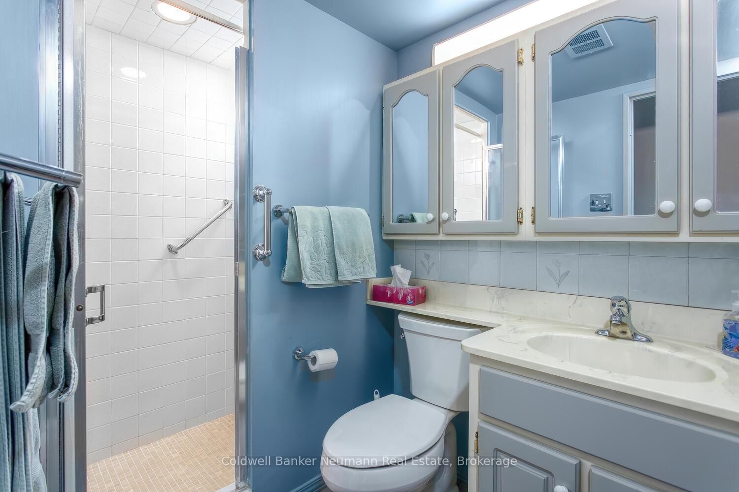 23 Woodlawn Road E, Unit 205 - Photo 24