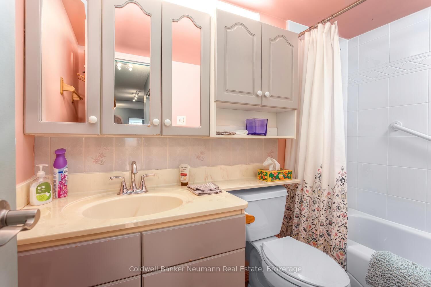 23 Woodlawn Road E, Unit 205 - Photo 29