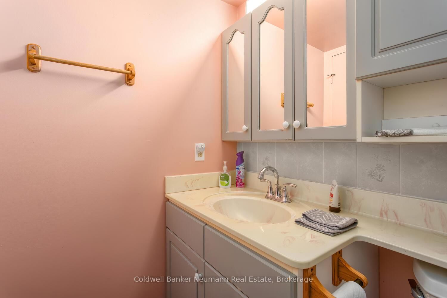 23 Woodlawn Road E, Unit 205 - Photo 30