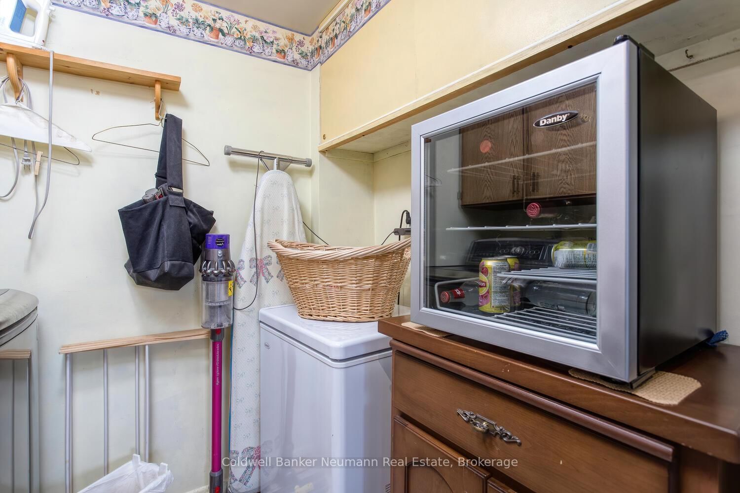 23 Woodlawn Road E, Unit 205 - Photo 32