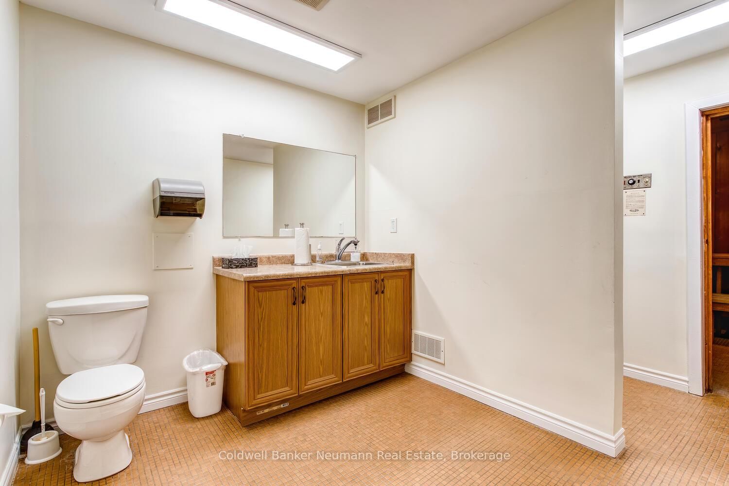 23 Woodlawn Road E, Unit 205 - Photo 42