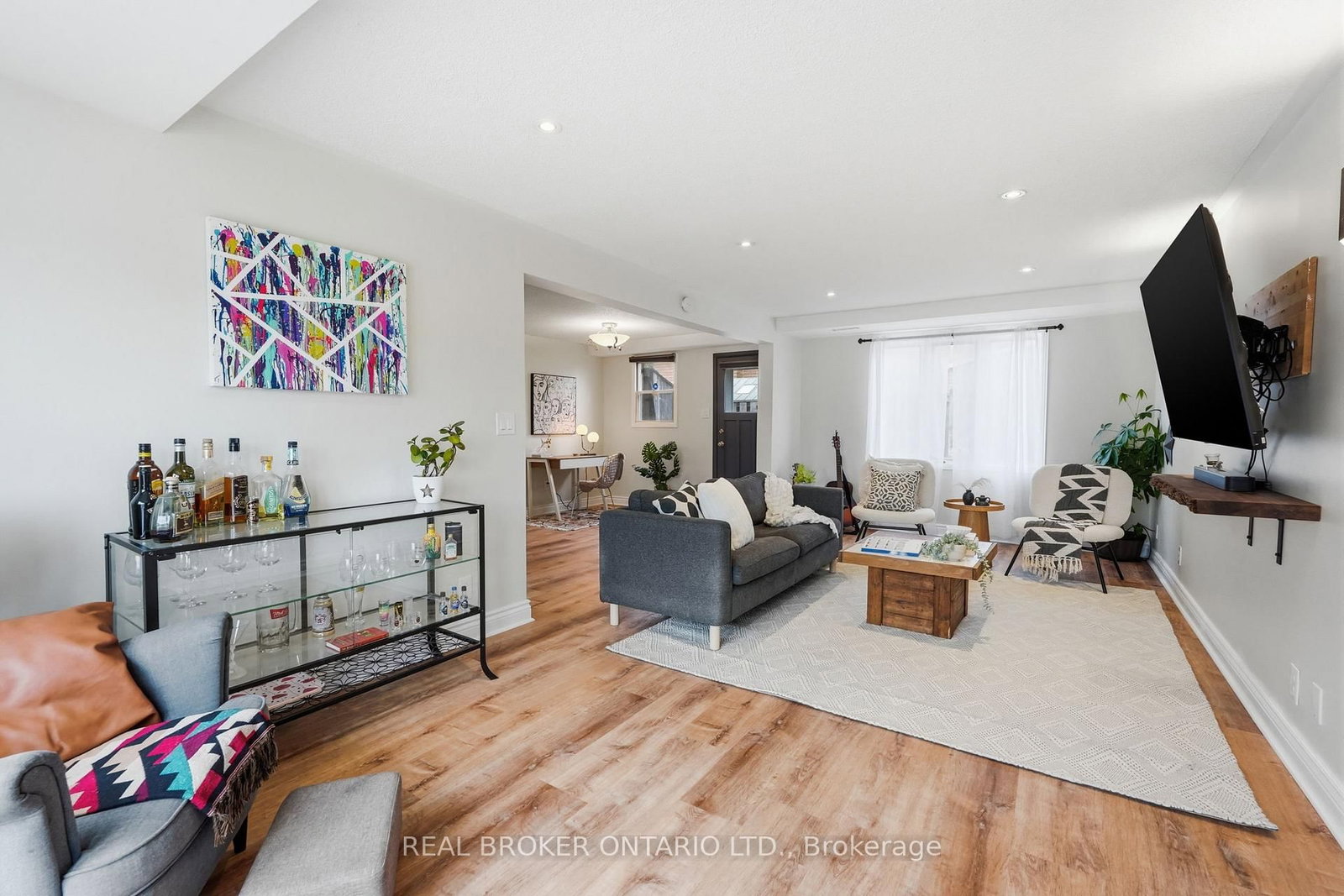 Listing Image 10
