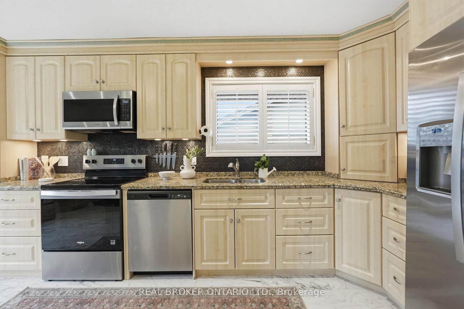 Listing Image 19