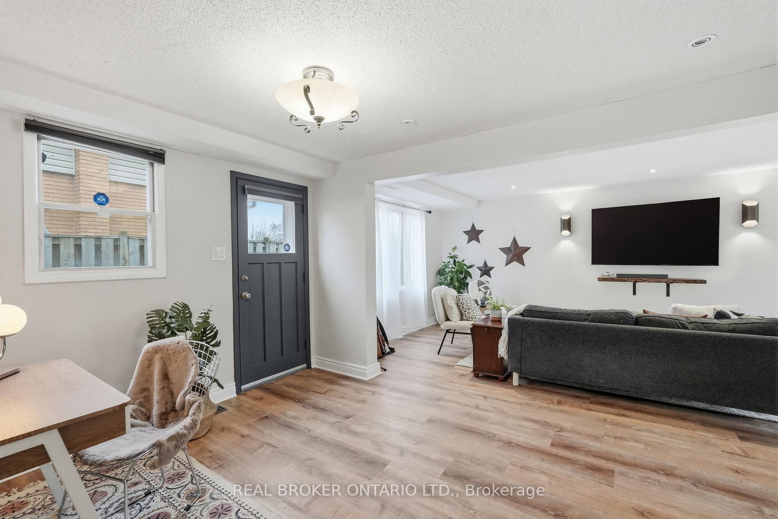 Detached House for sale at 178 Delmar Drive, Hamilton, Ontario, L9C 1J9 - Buchanan - MLS: X12968942