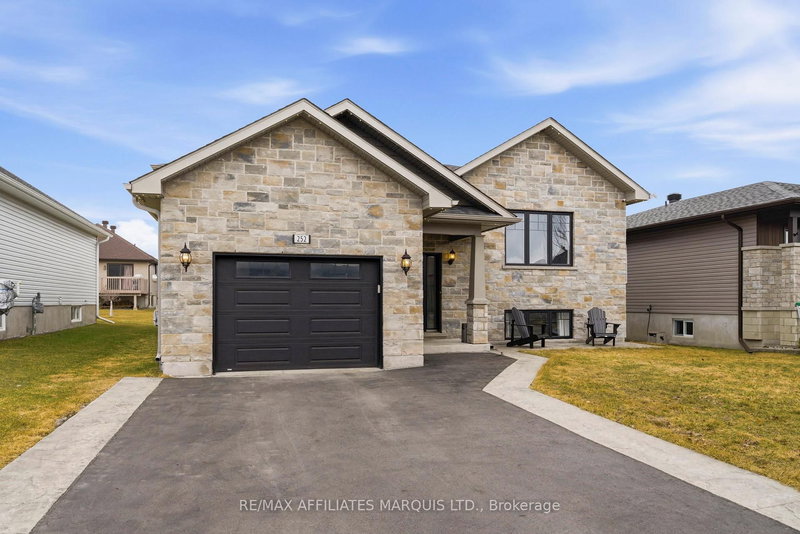 252 Eastport Dr, Cornwall, K6H 0H1 | Image 2
