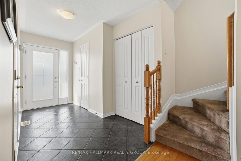 121 Corinth Private, Ottawa, K2E 0A8 | Image 2