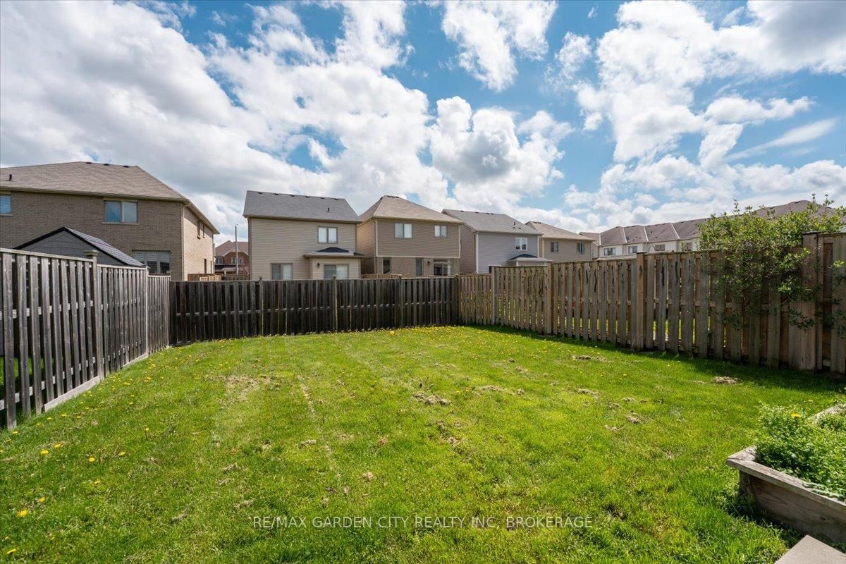 8648 DOGWOOD Crescent - Photo 33