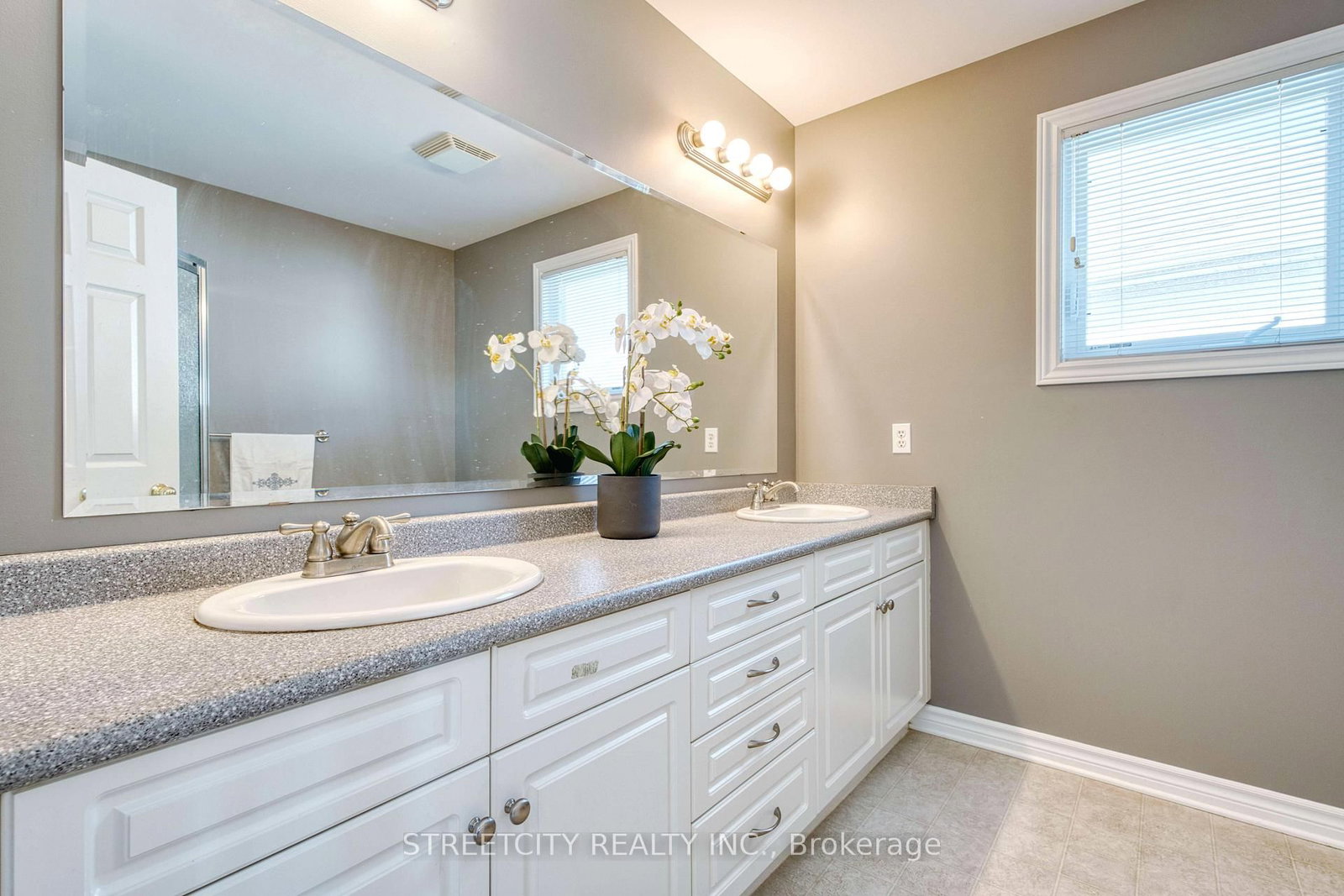 Detached House for sale at 546 MAPLEWOOD Lane, London North, Ontario, N6H 0A7 - North M - MLS: X12969208