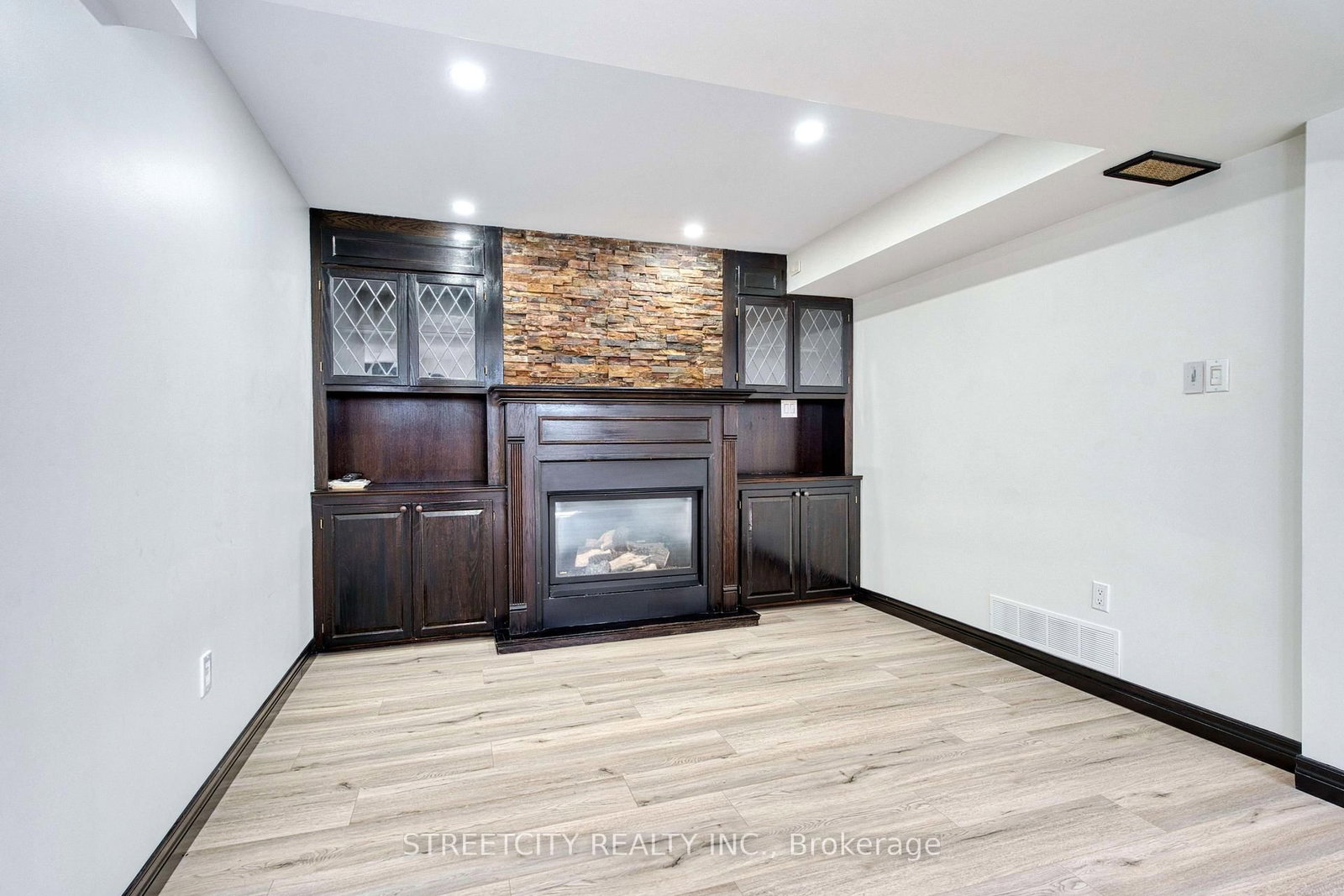 Detached House for sale at 546 MAPLEWOOD Lane, London North, Ontario, N6H 0A7 - North M - MLS: X12969208