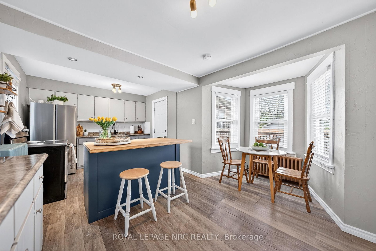 Detached House for sale at 23 Pinecrest Avenue, St. Catharines, Ontario, L2T 1C6 - Burleigh Hill - MLS: X12969216