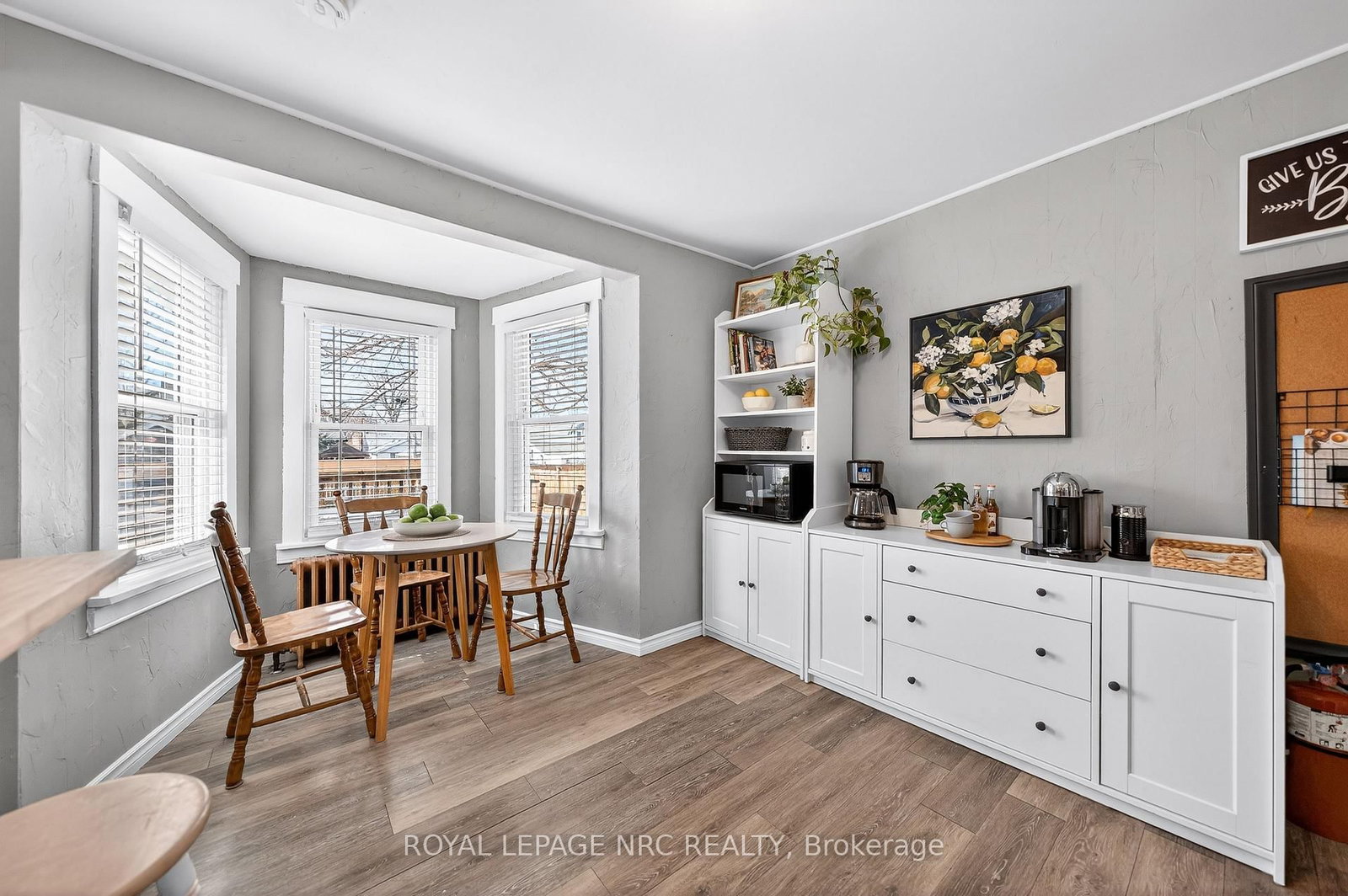 Detached House for sale at 23 Pinecrest Avenue, St. Catharines, Ontario, L2T 1C6 - Burleigh Hill - MLS: X12969216