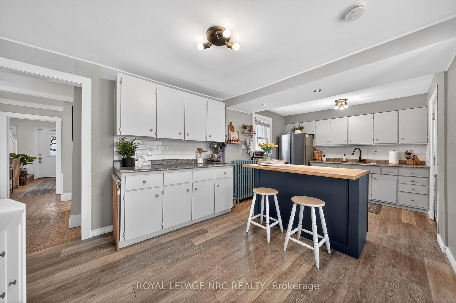 Detached House for sale at 23 Pinecrest Avenue, St. Catharines, Ontario, L2T 1C6 - Burleigh Hill - MLS: X12969216