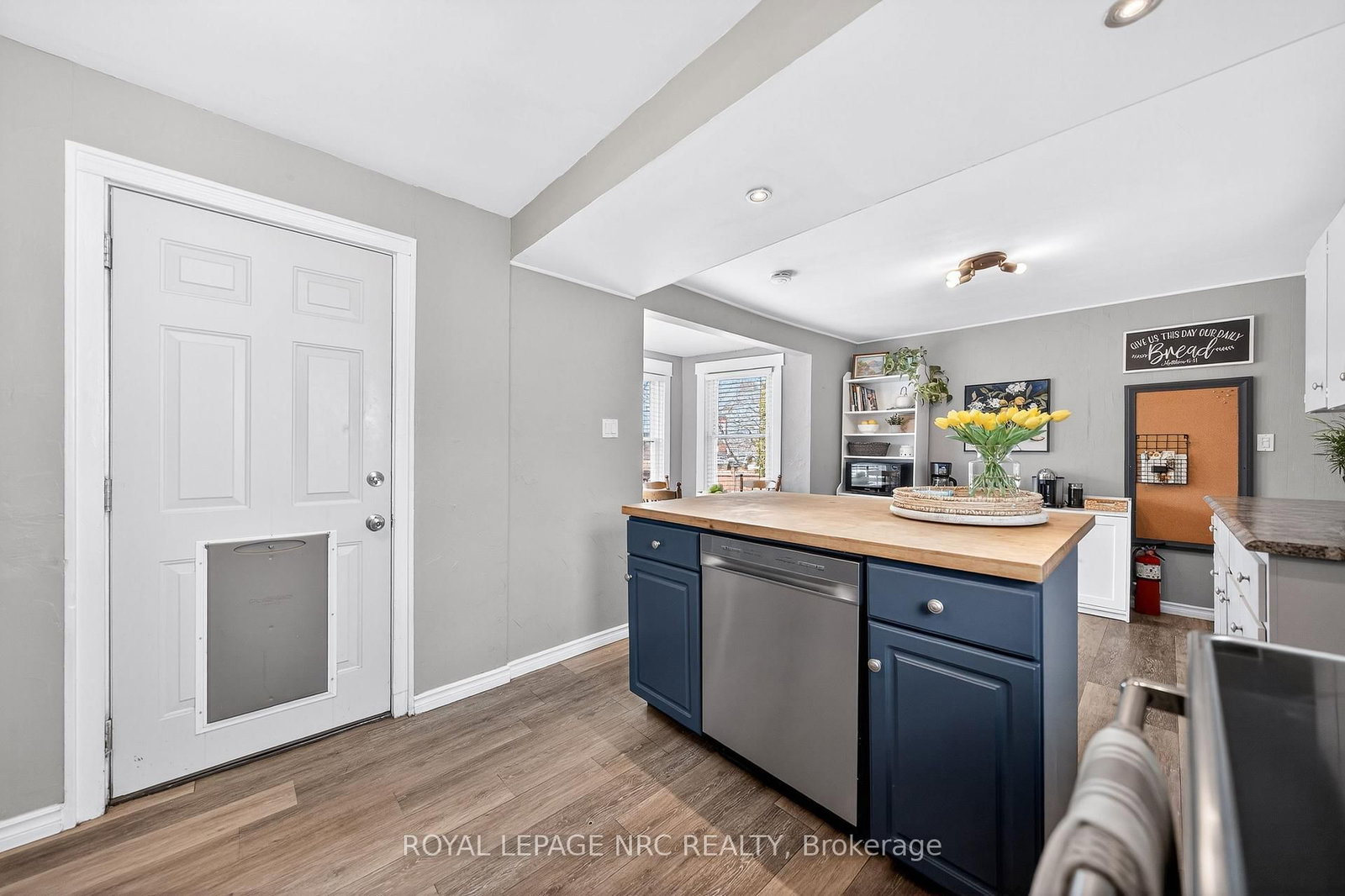 Detached House for sale at 23 Pinecrest Avenue, St. Catharines, Ontario, L2T 1C6 - Burleigh Hill - MLS: X12969216