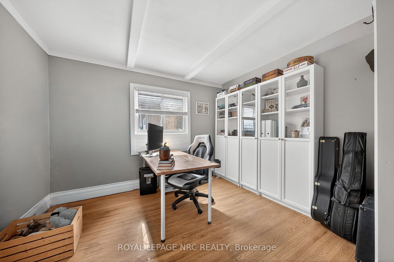 Detached House for sale at 23 Pinecrest Avenue, St. Catharines, Ontario, L2T 1C6 - Burleigh Hill - MLS: X12969216