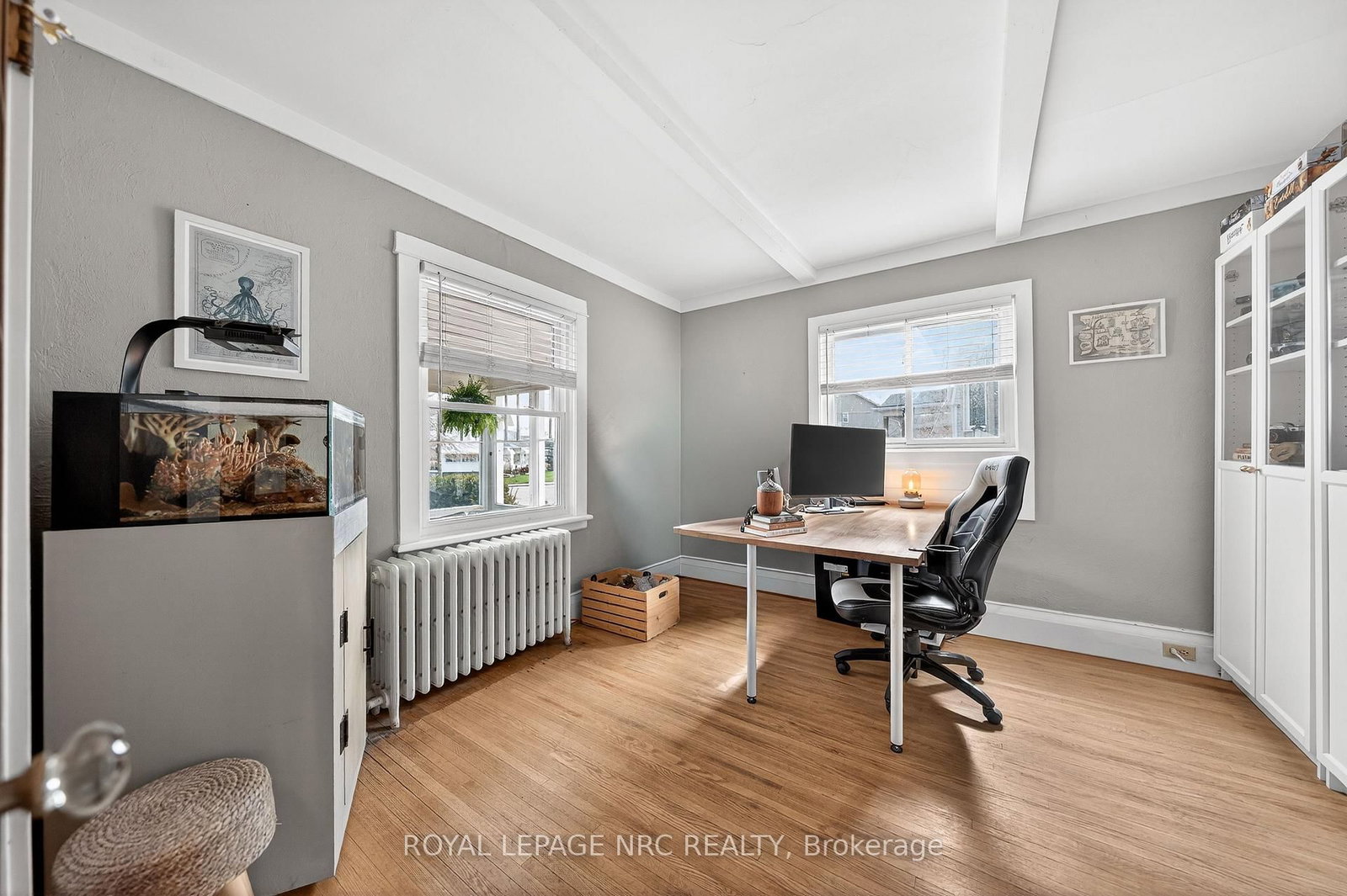 Detached House for sale at 23 Pinecrest Avenue, St. Catharines, Ontario, L2T 1C6 - Burleigh Hill - MLS: X12969216