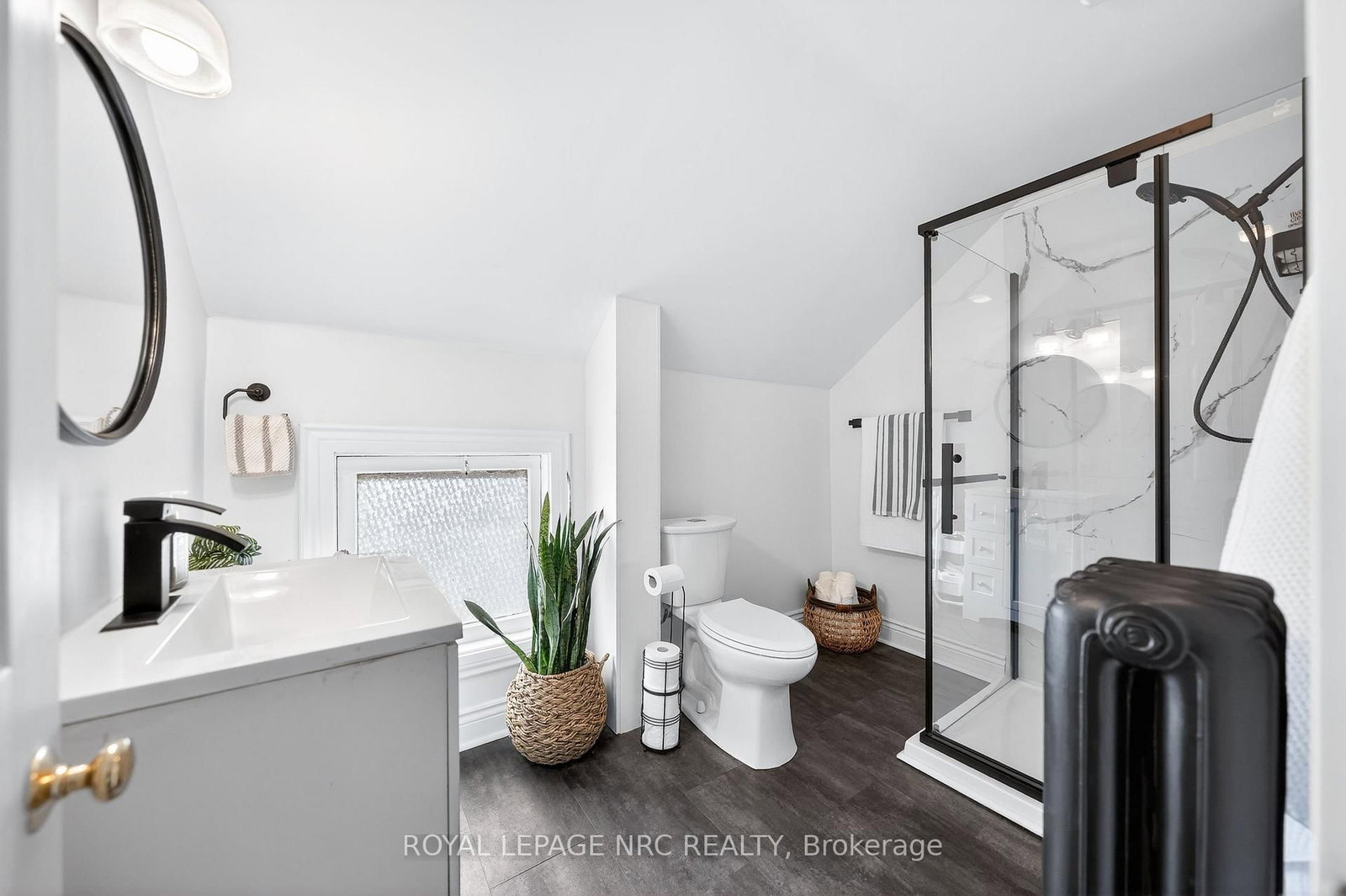 Detached House for sale at 23 Pinecrest Avenue, St. Catharines, Ontario, L2T 1C6 - Burleigh Hill - MLS: X12969216