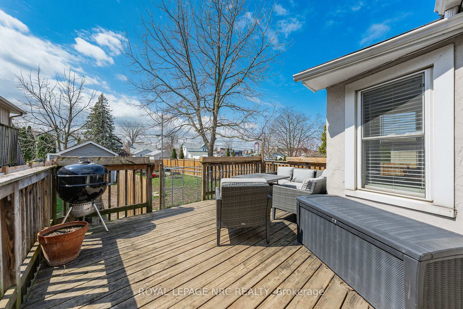 Detached House for sale at 23 Pinecrest Avenue, St. Catharines, Ontario, L2T 1C6 - Burleigh Hill - MLS: X12969216